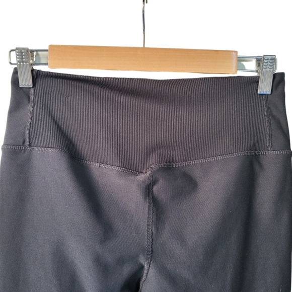 Nike Dri-FIT Women’s Capris Large | Black-on-Black, Moisture-Wicking, Athletic - Picture 9 of 9